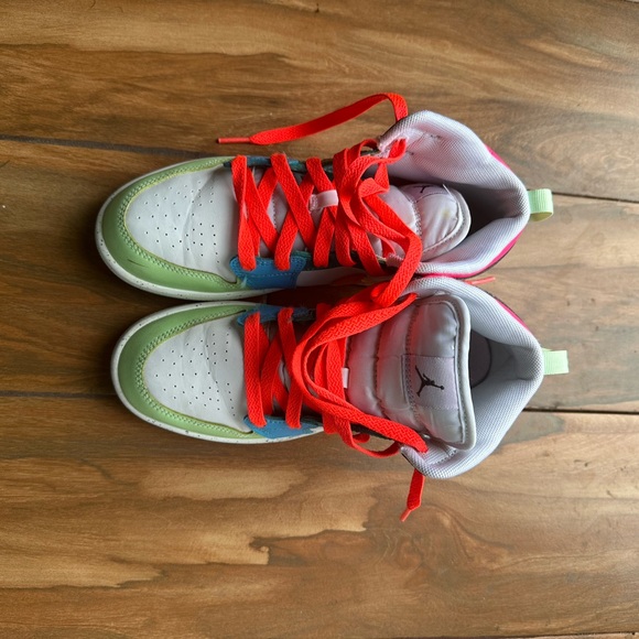 Multicolor High-Top Sneakers Design - Picture 2 of 3